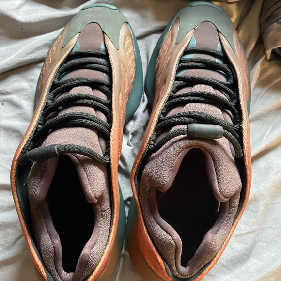 Yeezy 700 copper fades - Picture 5 of 5